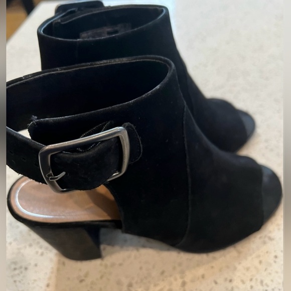 VIONIC Blakley Black Open Toe Sandal Block Heel with Concealed Orthotics. Size 8 - Picture 1 of 9